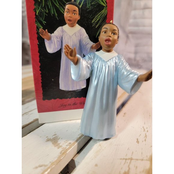 Hallmark Joy to the world 1995 choir boy xmas orna - Picture 2 of 5